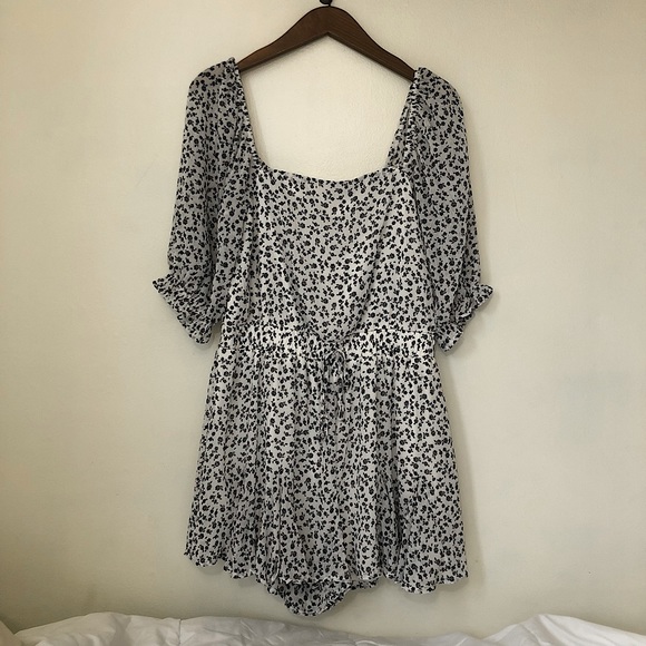 Altar’d State Romper Floral Black and White Square Neckline Balloon Sleeved - Picture 2 of 7
